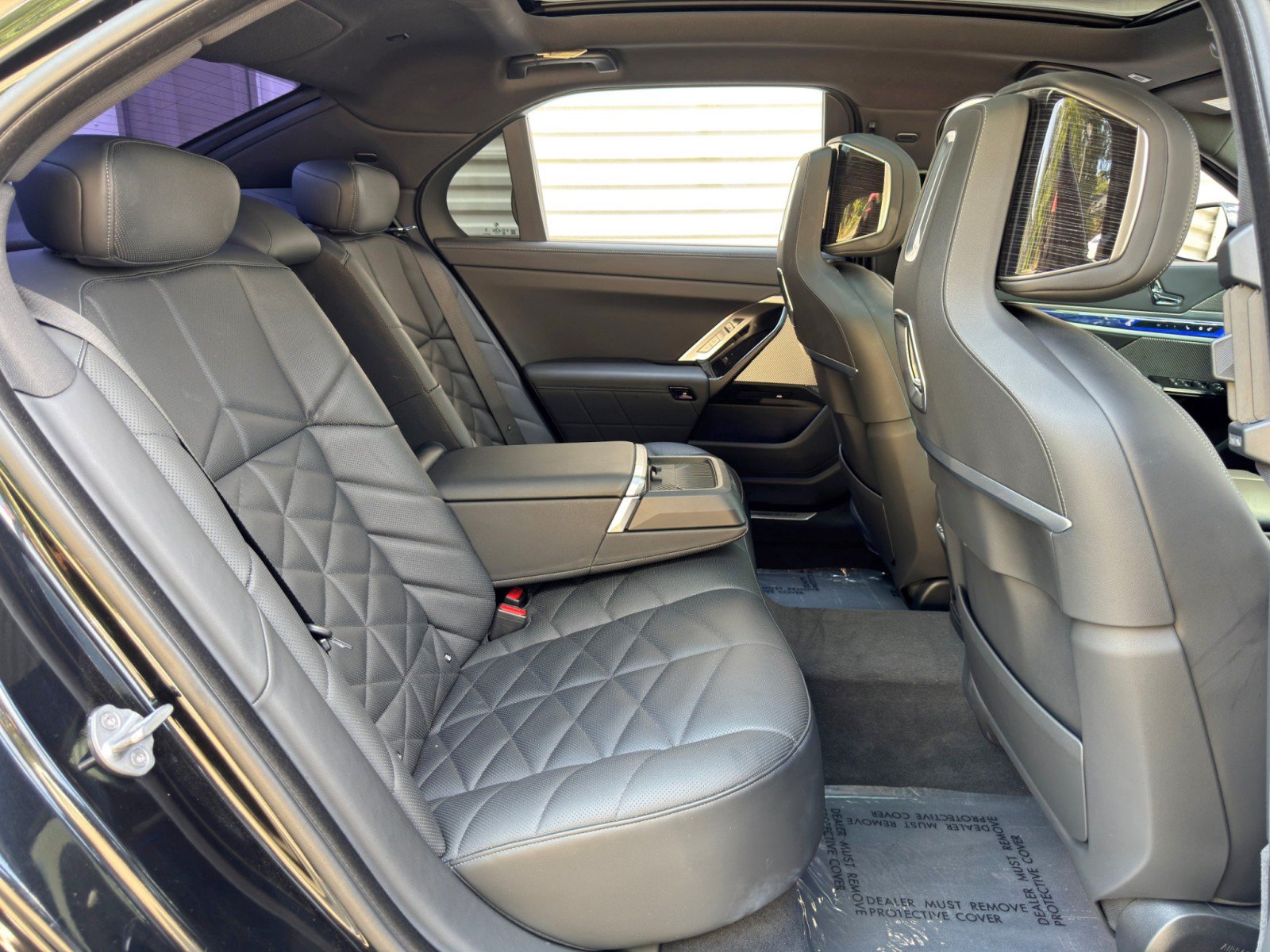 Used 2023 BMW 740i w/ Parking Assistance Package RWD image 44