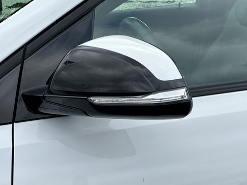 Used 2022 Chevrolet Bolt EUV LT w/ Convenience Package image 50