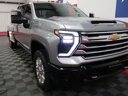Used 2024 Chevrolet Silverado 2500 High Country w/ High Country Premium Package AWD/4WD image 34