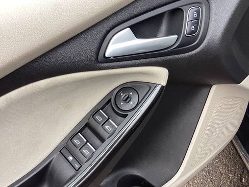 Used 2017 Ford Focus Electric Hatchback FWD image 14