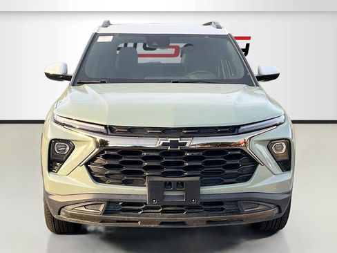 Used 2024 Chevrolet TrailBlazer ACTIV w/ Driver Confidence Package FWD image 2