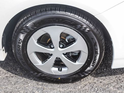 Used 2015 Toyota Prius Four image 14