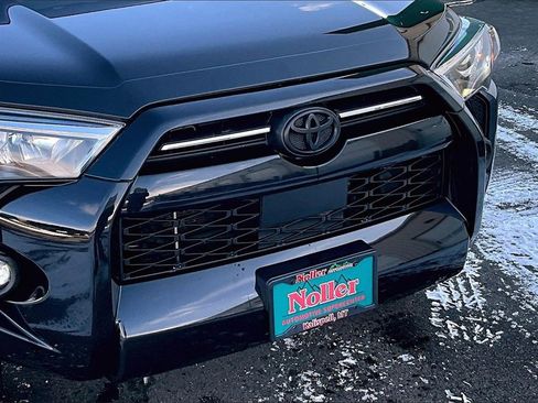 Used 2022 Toyota 4Runner SR5 Premium w/ Moonroof Package image 28