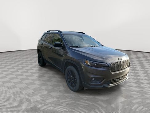 Used 2023 Jeep Cherokee Altitude Lux image 2