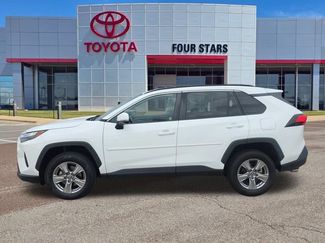 Used 2022 Toyota RAV4 XLE w/ XLE Grade Weather Package AWD/4WD video 1