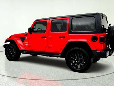 Used 2023 Jeep Wrangler Unlimited Sahara w/ Cold Weather Group AWD/4WD image 7