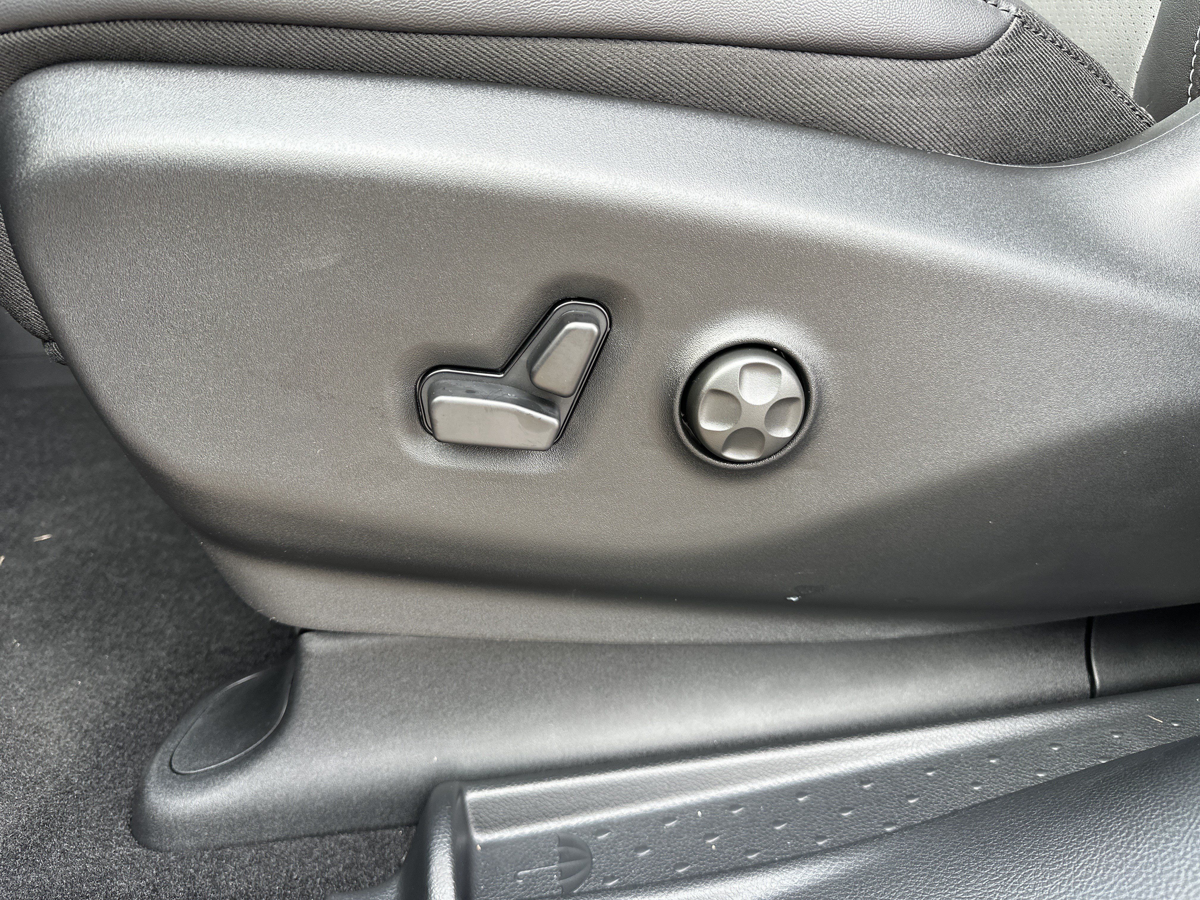 New 2026 Chrysler Pacifica Select FWD image 10