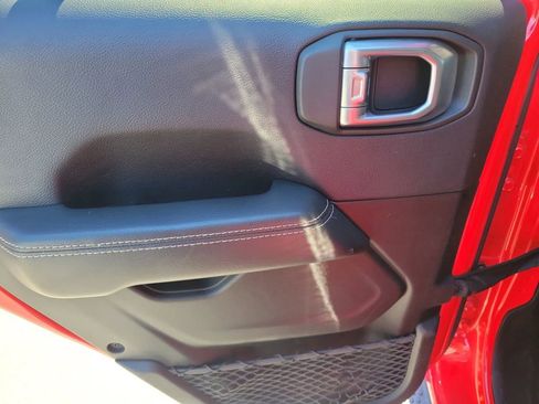 Used 2021 Jeep Wrangler Unlimited Sahara image 7