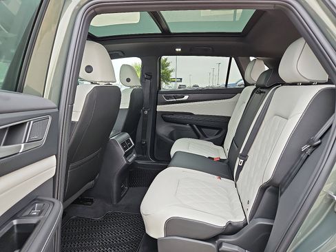 New 2026 Volkswagen Atlas Cross Sport SEL Premium R-Line image 10