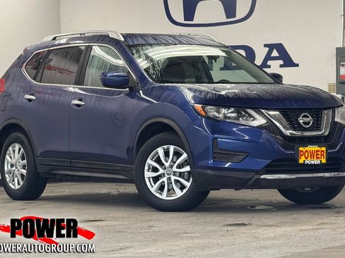 Used 2017 Nissan Rogue SV image 1