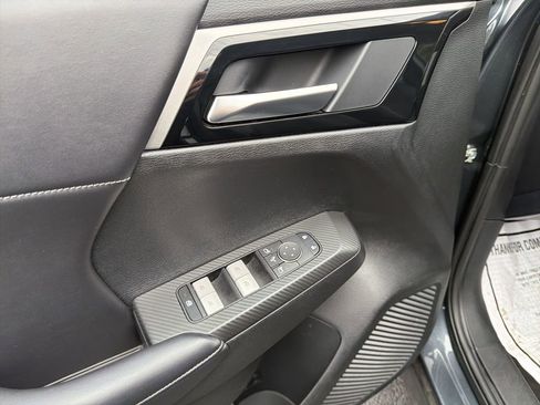 Used 2024 Mitsubishi Outlander SE image 28