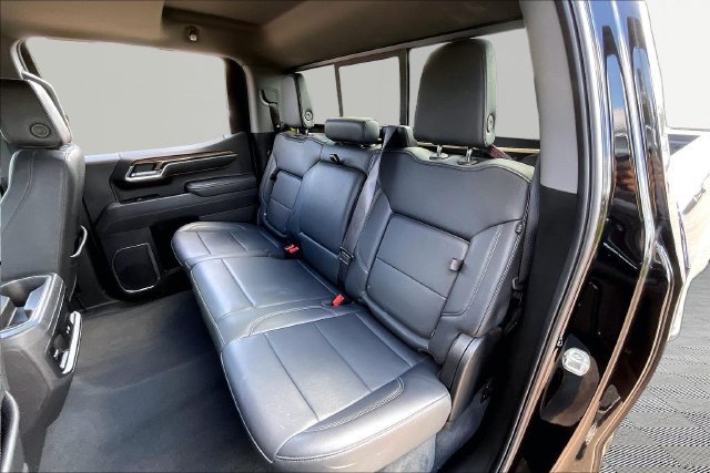 Used 2025 Chevrolet Silverado 1500 LT Trail Boss w/ LT Trail Boss Premium Package AWD/4WD image 16