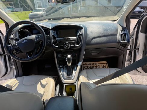 Used 2017 Ford Focus Titanium FWD image 21