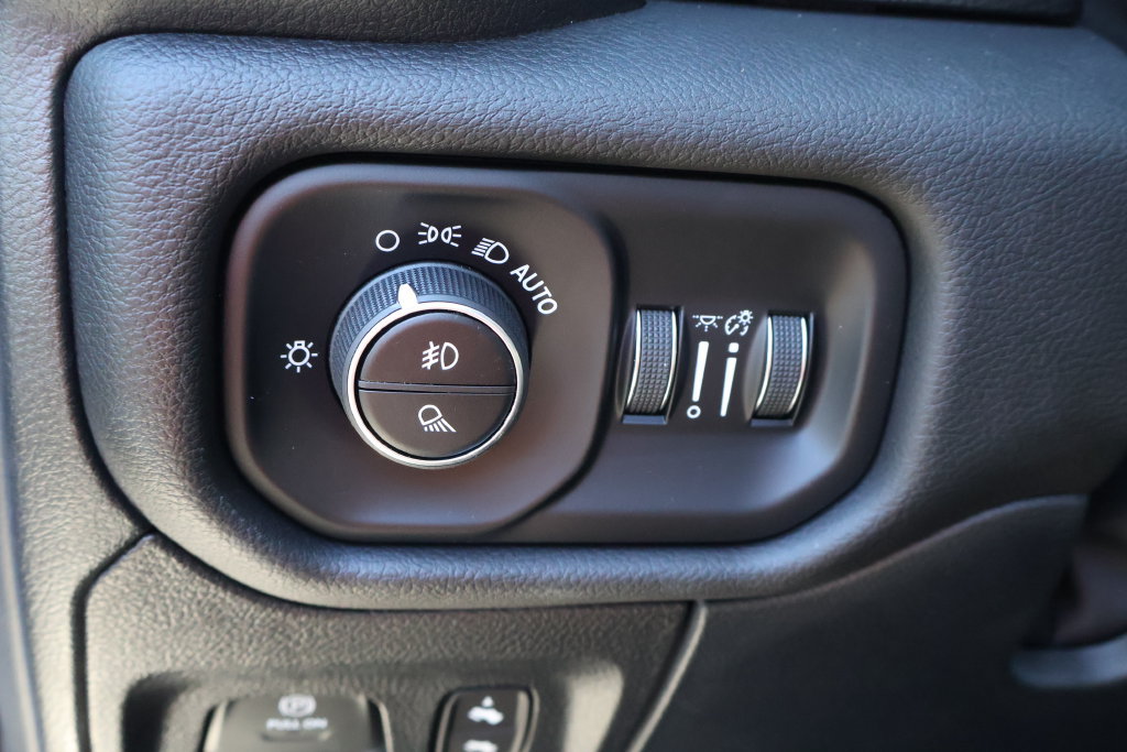 Used 2025 RAM 1500 Laramie w/ Sport Appearance Package AWD/4WD image 18