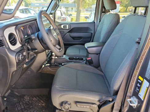 Used 2024 Jeep Wrangler Sport S image 21