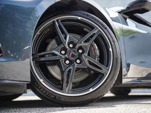 Used 2021 Chevrolet Corvette Stingray Premium Cpe w/ Z51 Performance Package RWD image 19