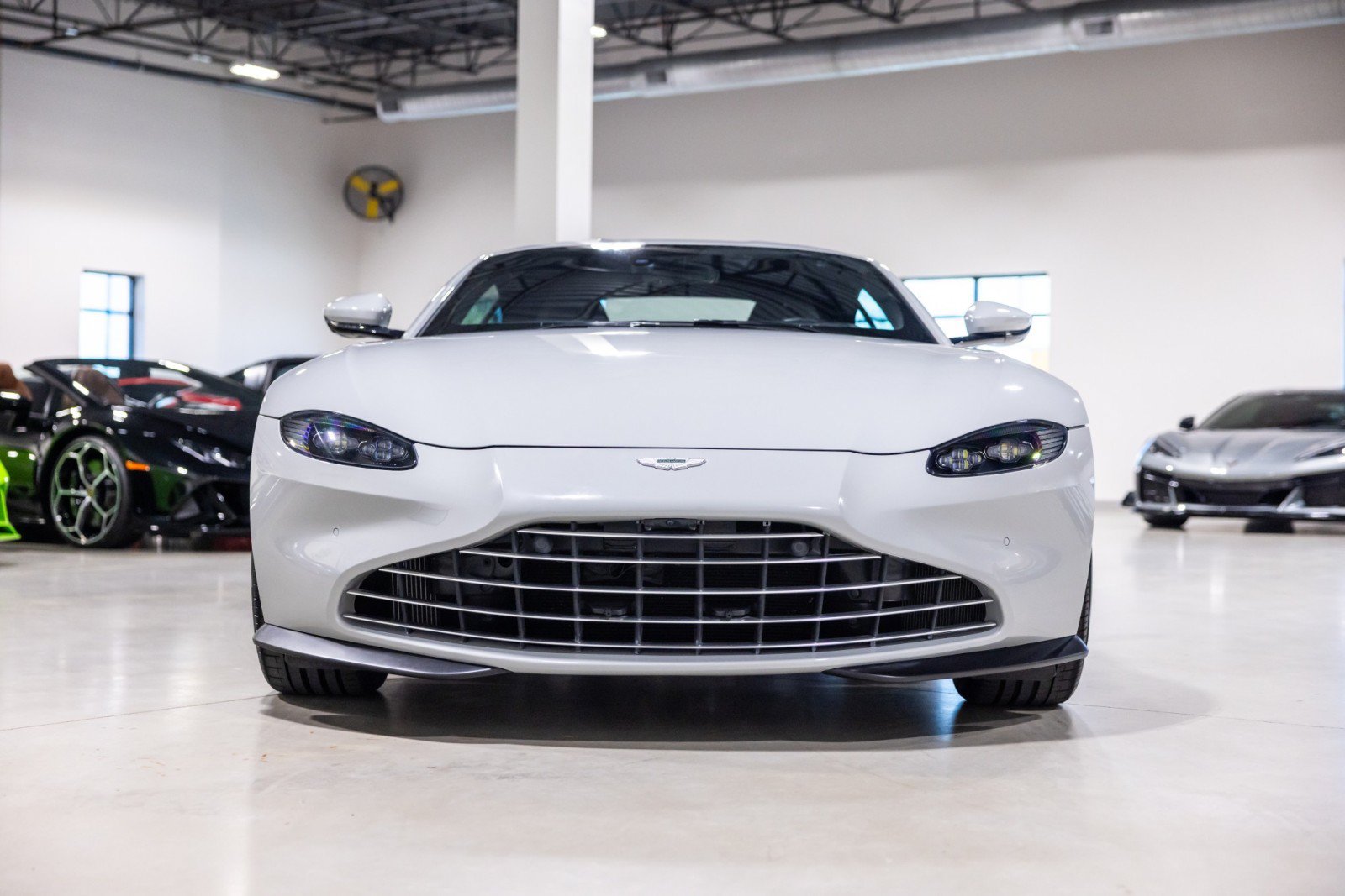 Used 2023 Aston Martin V8 Vantage Coupe RWD image 2