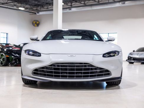 Used 2023 Aston Martin V8 Vantage Coupe RWD image 2