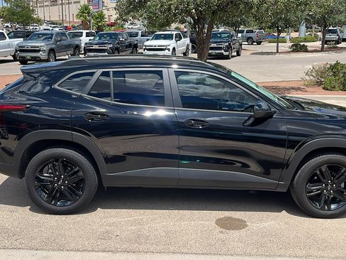 Used 2025 Chevrolet Trax ACTIV w/ Sunroof Package FWD image 9