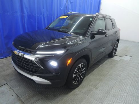 Used 2024 Chevrolet TrailBlazer LT w/ Convenience Package image 3