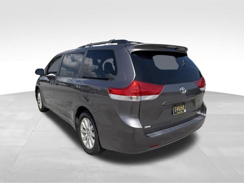 Used 2014 Toyota Sienna LE AWD/4WD image 4