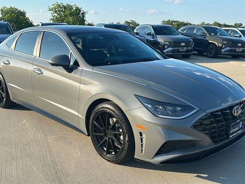 Used 2022 Hyundai Sonata Limited FWD image 15