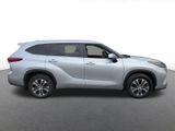 Used 2023 Toyota Highlander XLE image 2