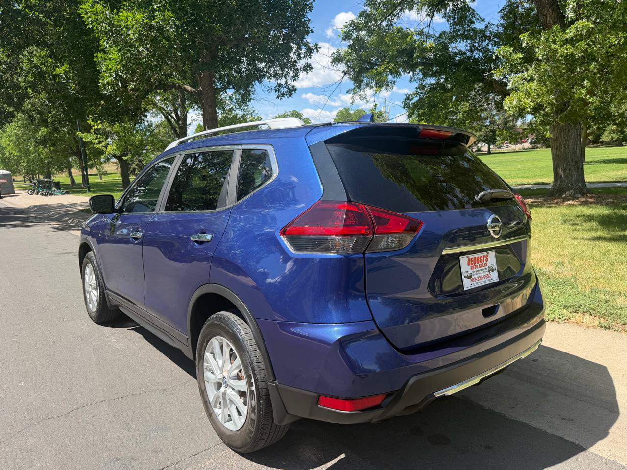 Used 2018 Nissan Rogue SV w/ Premium Package AWD/4WD image 3