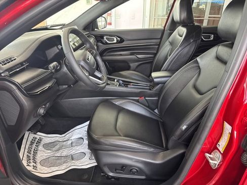 Used 2024 Jeep Compass Limited w/ High Altitude Package image 14