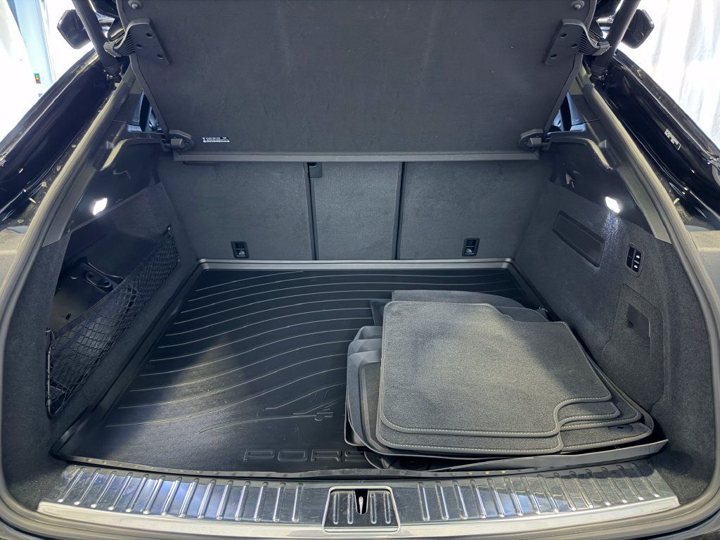 Certified 2025 Porsche Cayenne Turbo GT AWD/4WD image 27