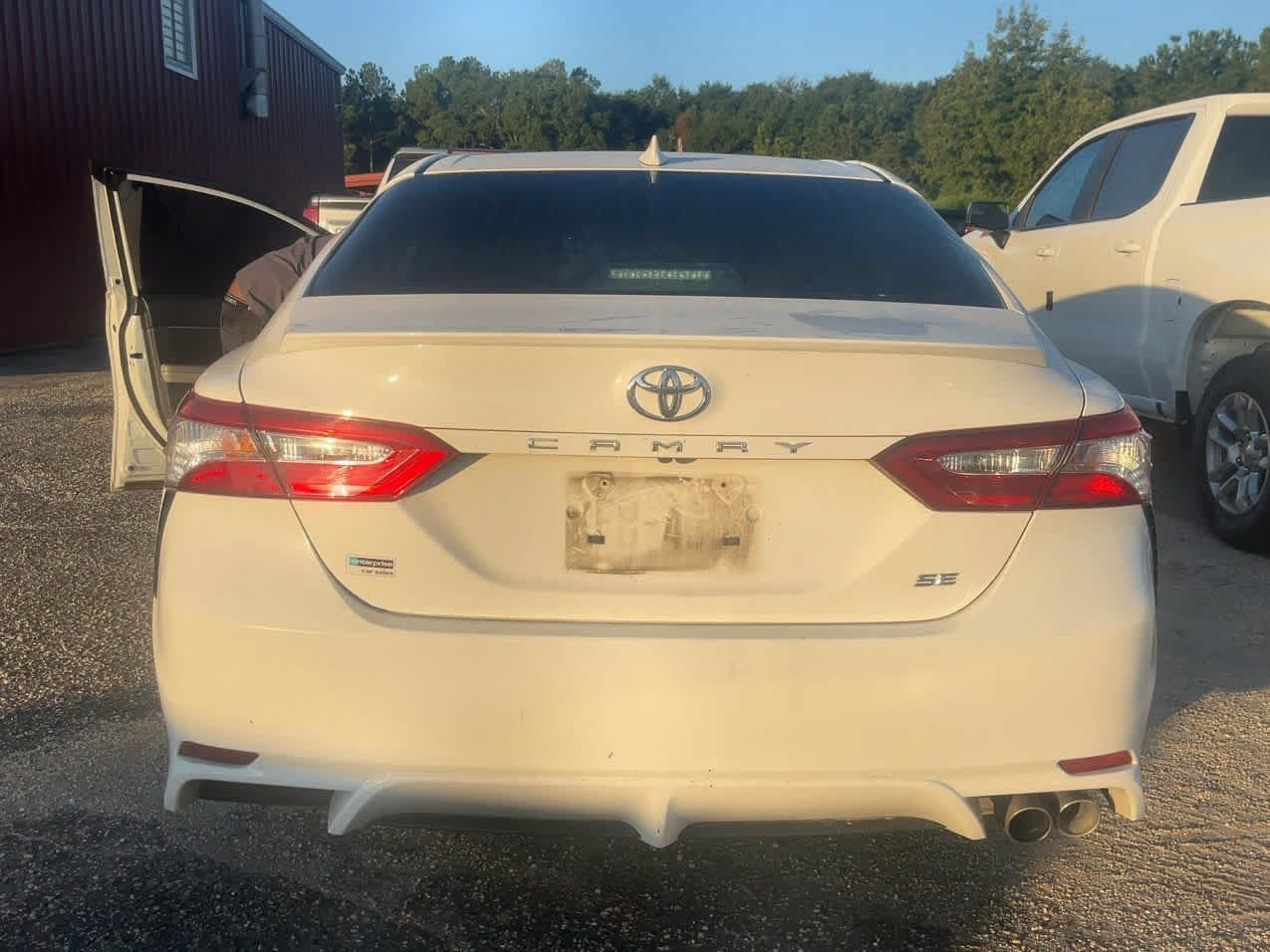 Used 2020 Toyota Camry SE FWD image 6