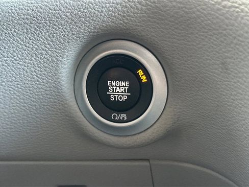 Used 2022 Chrysler Pacifica Touring-L image 20