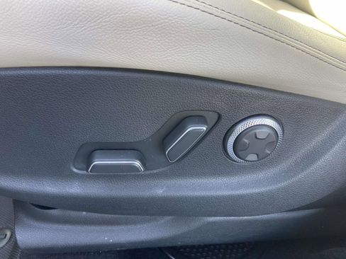 Used 2023 Genesis GV70 2.5T w/ Select Package image 18