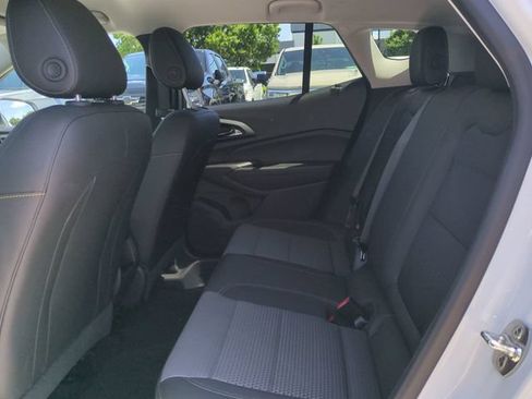 Certified 2025 Chevrolet Trax LT FWD image 15