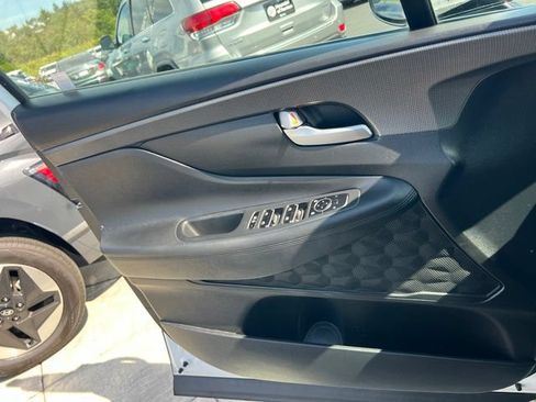 Used 2019 Hyundai Santa Fe SEL FWD image 14