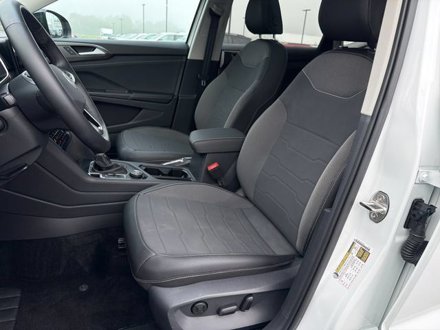Used 2025 Volkswagen Taos SE AWD/4WD image 9