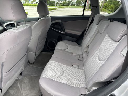 Used 2006 Toyota RAV4 Base I4 2WD image 8