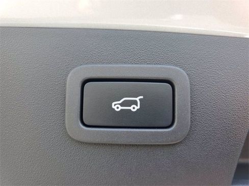 Used 2018 Jaguar E-PACE S image 27