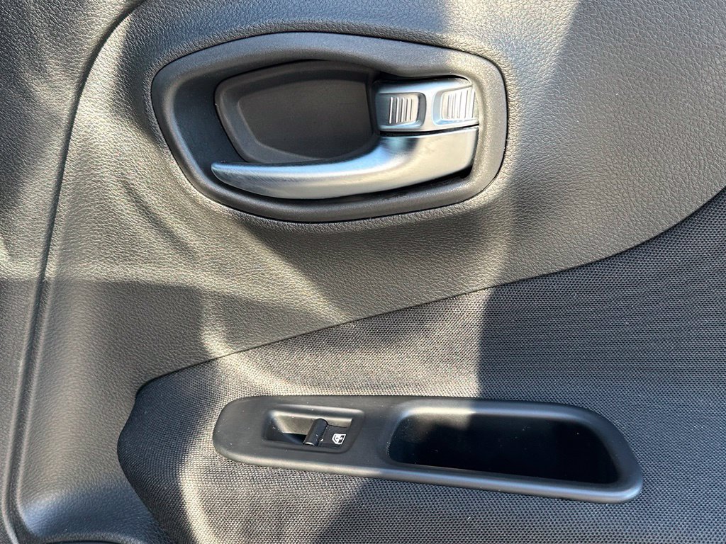 Used 2021 Jeep Renegade Latitude AWD/4WD image 21