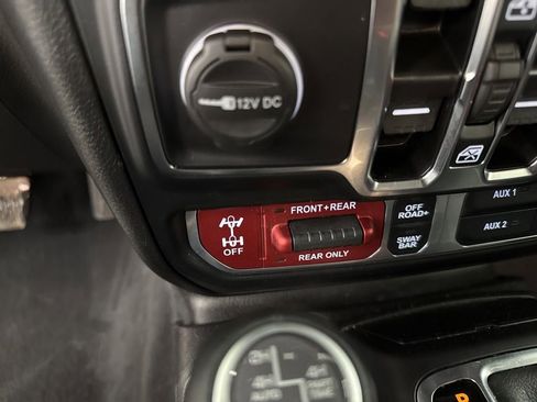 Used 2024 Jeep Wrangler Unlimited Rubicon 4xe AWD/4WD image 35