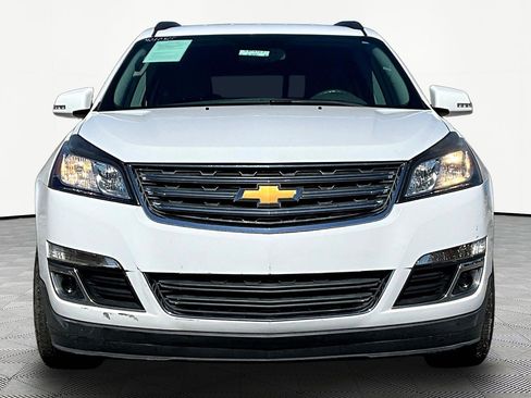 Used 2017 Chevrolet Traverse LT image 2