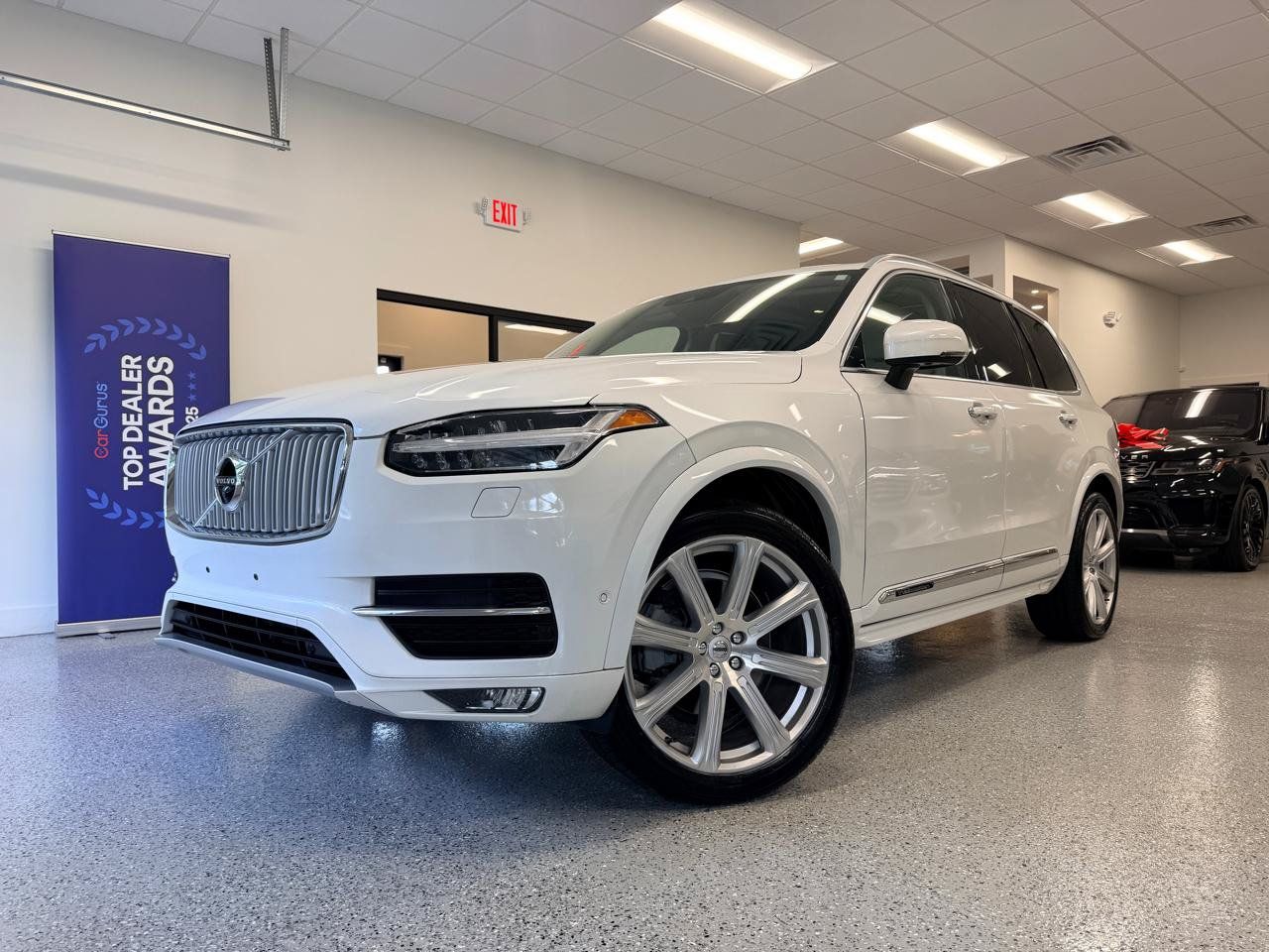 Used 2017 Volvo XC90 T6 Inscription w/ Vision Package AWD/4WD image 2