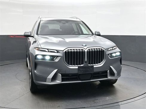 Used 2024 BMW X7 xDrive40i image 9