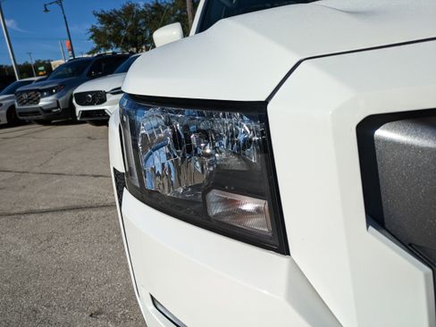 Used 2024 Nissan Frontier SV w/ SV Convenience Package image 10