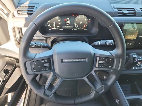 Used 2025 Land Rover Defender 110 S image 13