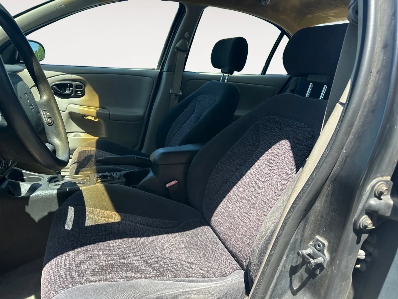 Used 2002 Saturn S-Series SL1 w/ SL1 Option Pkg 1 FWD image 10