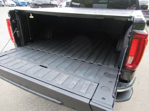 Used 2022 GMC Sierra 1500 SLT w/ SLT Premium Plus Package AWD/4WD image 10