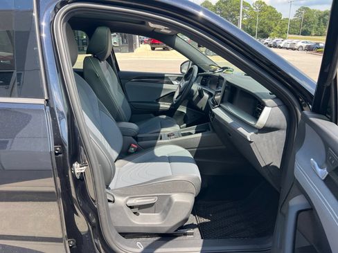Certified 2026 Volkswagen Tiguan SE R-Line FWD image 34