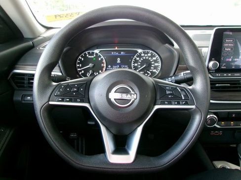 Used 2024 Nissan Altima 2.5 SV image 9