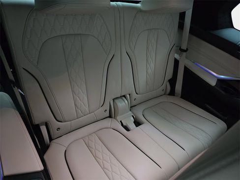 Used 2023 BMW X7 M60i w/ Executive Package image 15
